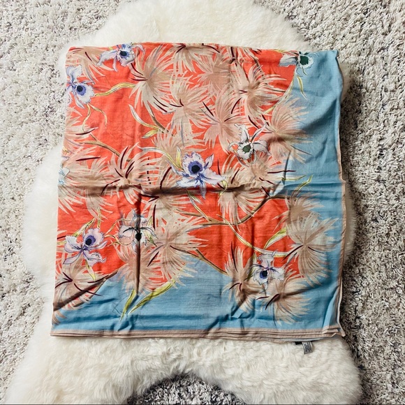 Valentino Silk/Cotton Shawl - Picture 8 of 10